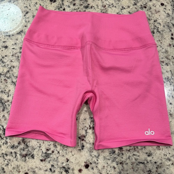 ALO Seamless Ribbed Favorite Short - Picture 8 of 11